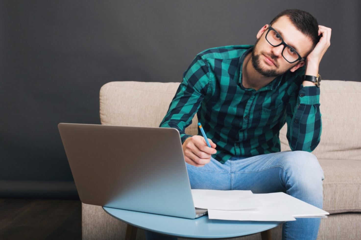 Gemeinsames Arbeiten an Finanzstrategien im Kurs